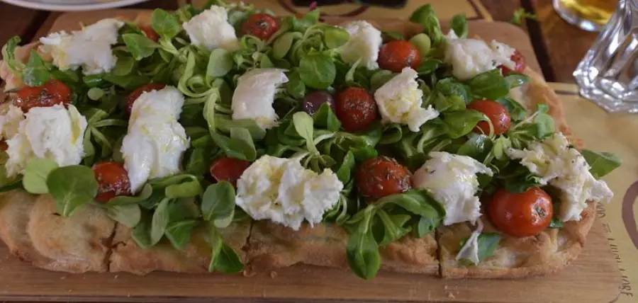 Pinsa, attenzione a non confonderla con la pizza