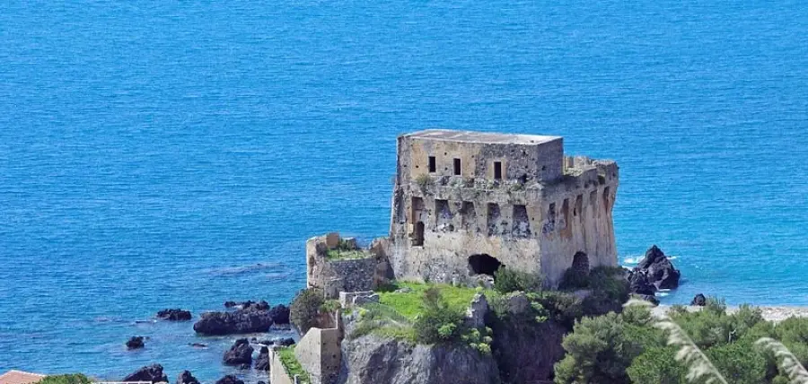 Calabria, fa scalpore un video per promuovere le bellezze del sud
