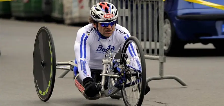 Alex Zanardi, ancora grave dopo una seconda operazione al cervello