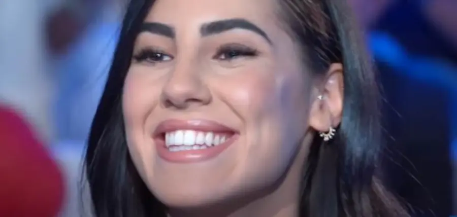 Giulia De Lellis, sapone per i piatti invece dello shampoo