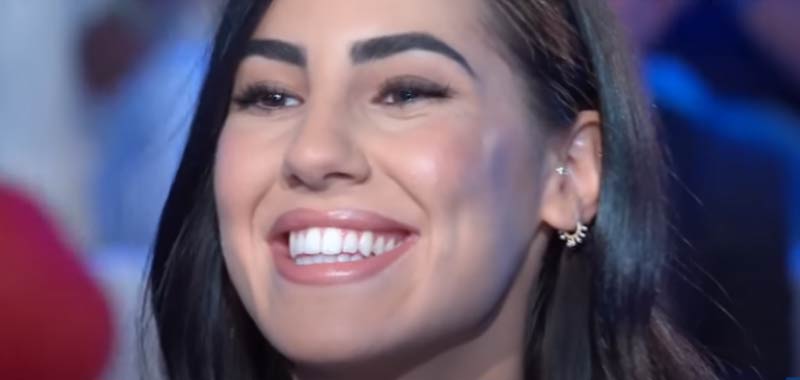 Giulia De Lellis, sapone per i piatti invece dello shampoo