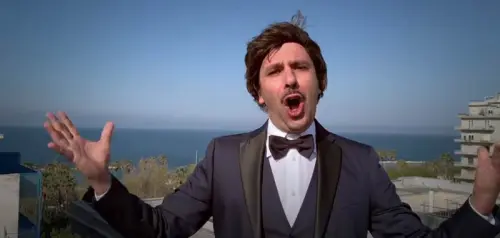 Checco Zalone esorcizza la paura con una canzone