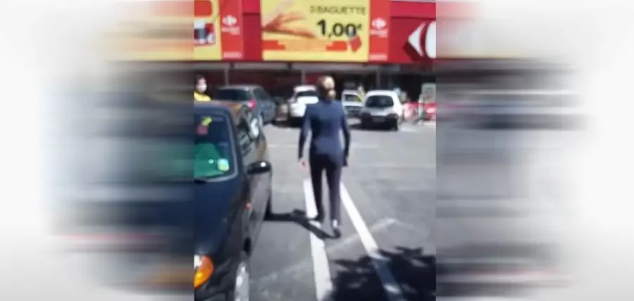 Maurizia Paradiso perde le staffe per strada