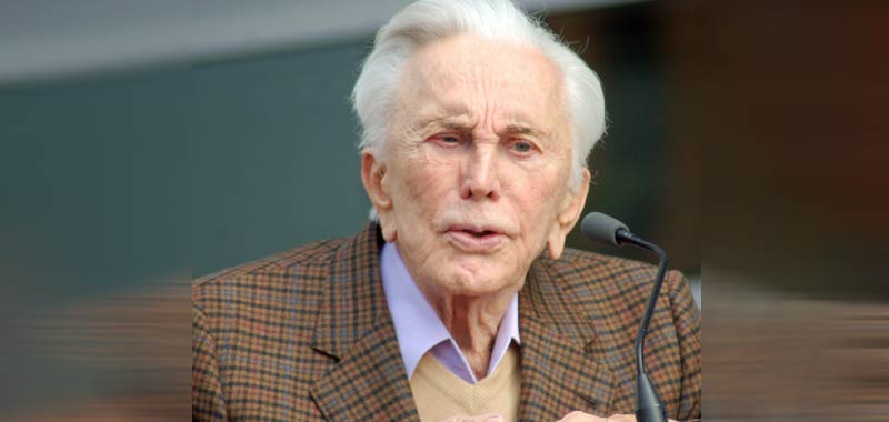 Kirk Douglas lascia tutti i suoi averi in beneficenza