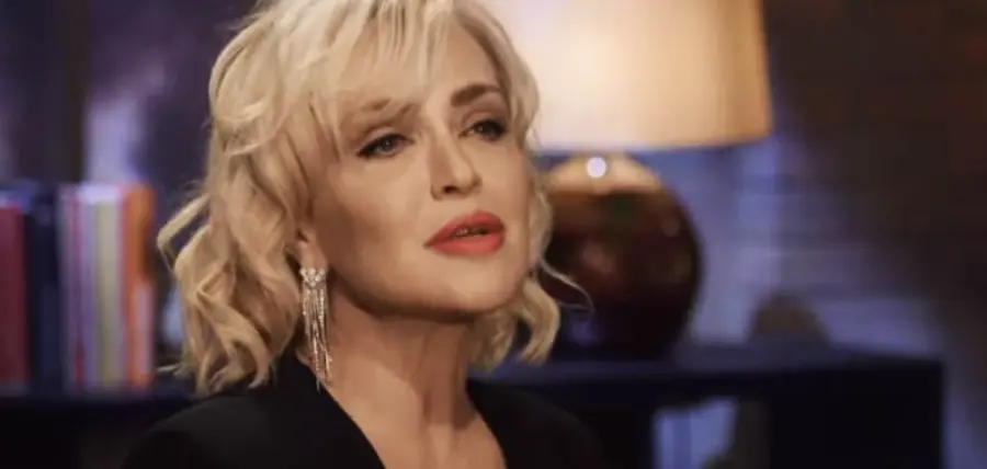 Paola Barale si confessa a Peter Gomez