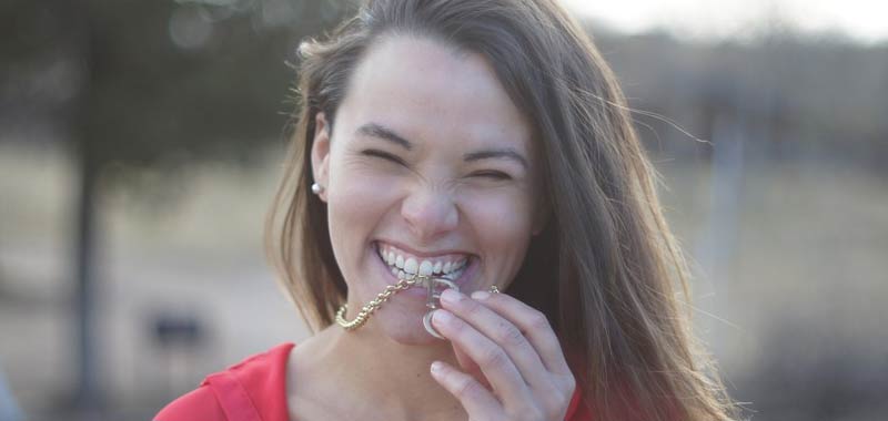 Denti, ecco come liberarsi del fastidioso tartaro