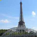 Parigi a fuoco durante le proteste contro Macron