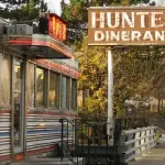 Ristoranti americani: cosa sono quelle lettere affisse sulla porta?