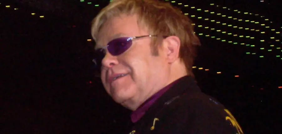 Elton John, il suo film è stato censurato in Russia