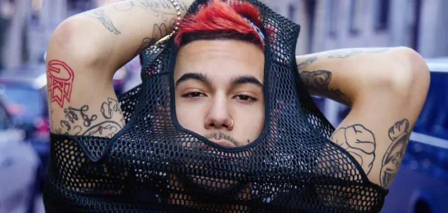 Sfera Ebbasta, duro attacco della mamma di una delle vittime di Corinaldo