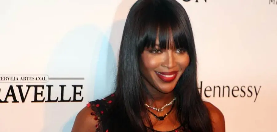 Naomi Campbell, il suo look nature affascina ugualmente