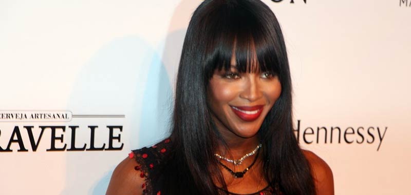 Naomi Campbell, il suo look nature affascina ugualmente