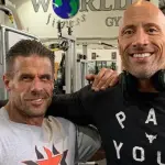 Dwayne Johnson, The Rock entra in una palestra a caso in Inghilterra