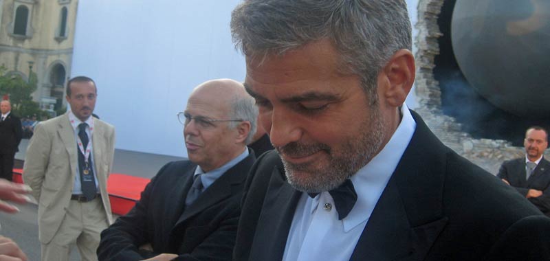 Halloween, George Clooney ammette: stavo a casa a cambiare pannolini
