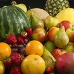 Prosciutto e frutta, la dieta che ti fa perdere 3 chili in 4 giorni