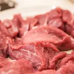 Mangiare pancetta e salsicce aumenta il rischio cancro al seno