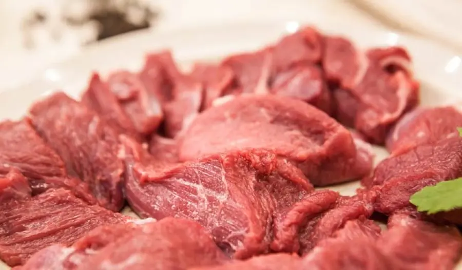 Mangiare pancetta e salsicce aumenta il rischio cancro al seno