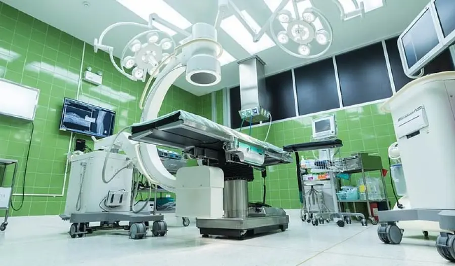 Lussazione della clavicola, trovato un medico disposto a operare il giovane Salvatore