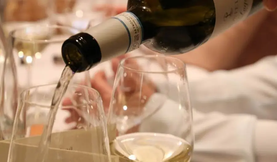 Alcol, in Italia si beve di più e senza controllo