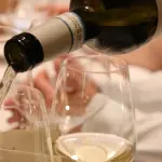 Alcol, in Italia si beve di più e senza controllo