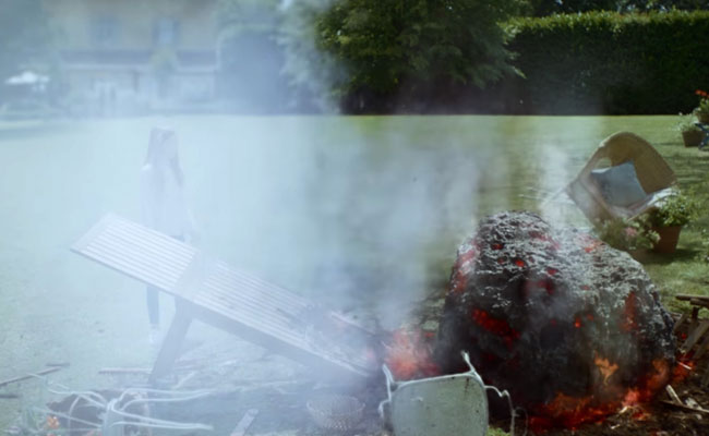 Spot Motta: bufera sulla mamma colpita dall’asteroide