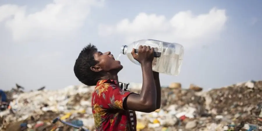 OMS: circa 2 miliardi di persone bevono acqua contaminata