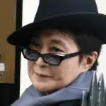 Yoko Ono contro l'ex assistente di John Lennon