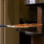 Restyling di pizzerie e bistrot: materiali, tempi rapidi e identità visiva