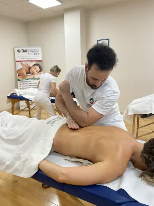Cambiare vita a 40 anni: i corsi di massaggio CSEN con TAO