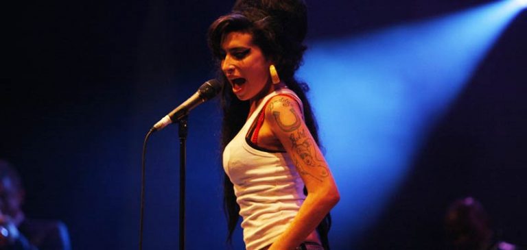 Amy Winehouse torna a rivivere in tour con un ologramma
