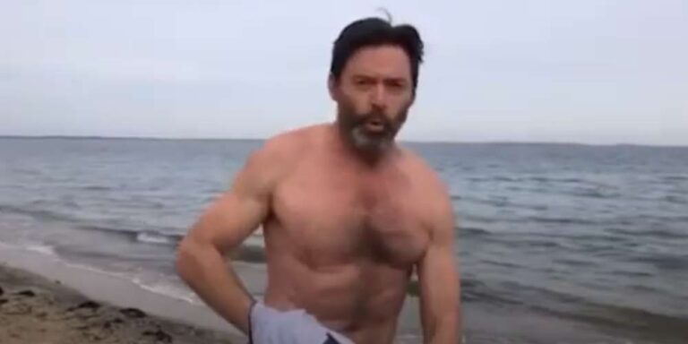 Hugh Jackman sfida il freddo con un tuffo a mare